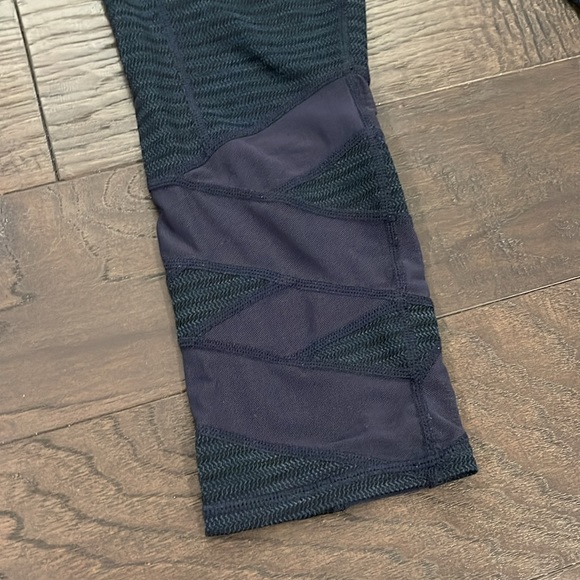 Athleta Women’s Leggings/Yoga Pants Size Small Navy Blue - Picture 2 of 5
